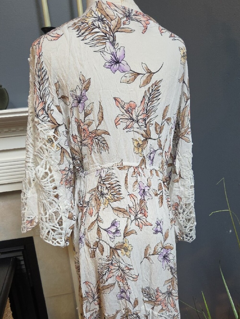 Floral Lace-Trim Long Kimono - Size Medium - Picture 7 of 8